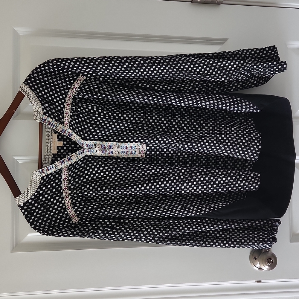 Skies are blue v-neck blouse